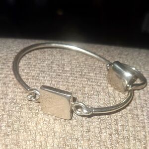 VINTAGE STERLING SET. BANGLE& RING W/THICK,SOLID SQUARE CENTER.RING SPINS!FAB!♡